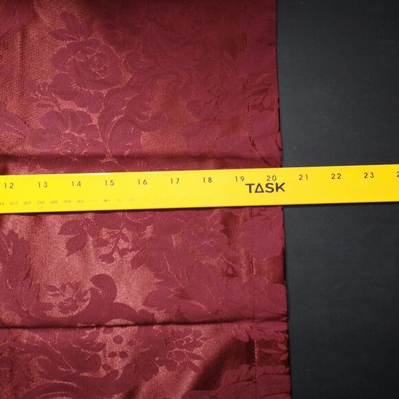 NWT Waterford Set of 6 Kingscourt Ruby Flower Pattern 20x20" Dinner Napkins - Picture 7 of 7